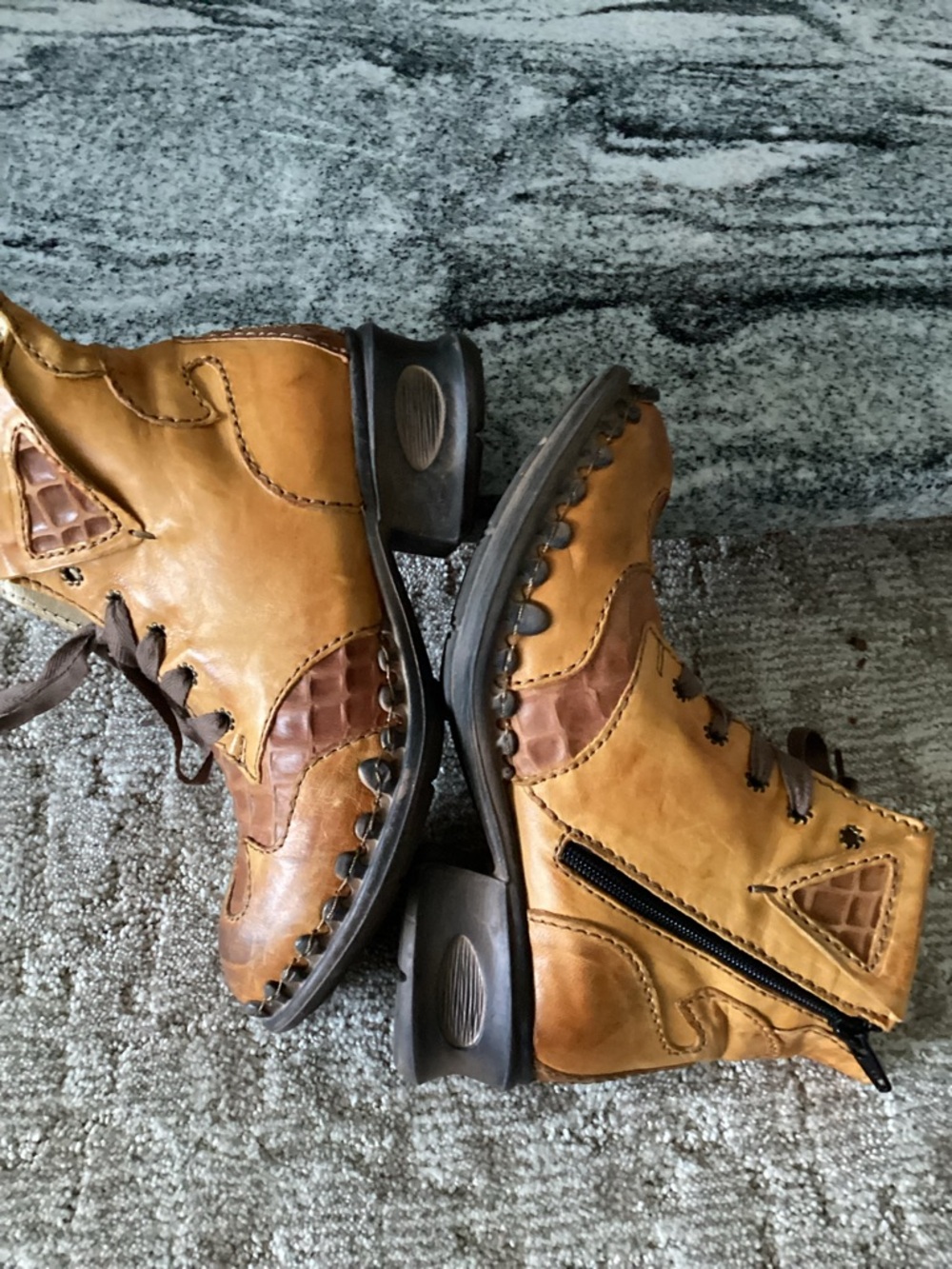 RAG & BONE (ROVERS) PORTUGAL FINE LEATHER ANKLE BOOTS. 
NEW & UNWORN